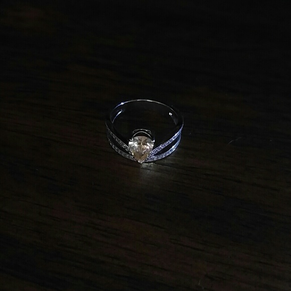 Unique Crystal ring - Picture 2 of 4